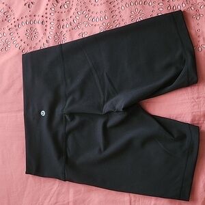 Lululemon wunder train shorts